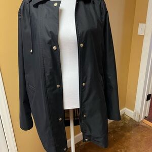 Women’s Burberry rain coat with detachable hood